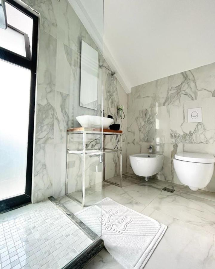 Vila Shard Boutique Hotel Тирана Екстериор снимка